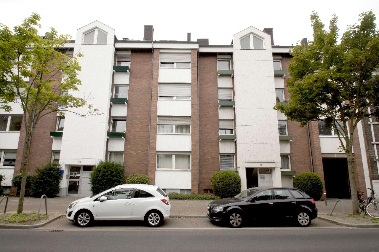 Vermietet! Neuss-Furth: Helles Apartment mit Eichendielen, Duschbad und Balkon