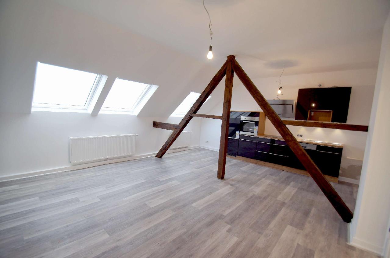 Vermietet! 2-Zi-Dachgeschosswhg. mit Einbauküche u. Klimaanlage in der Neusser-City